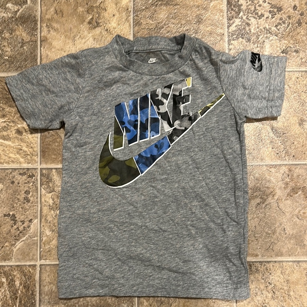 *$3 with bundle* Nike shirt